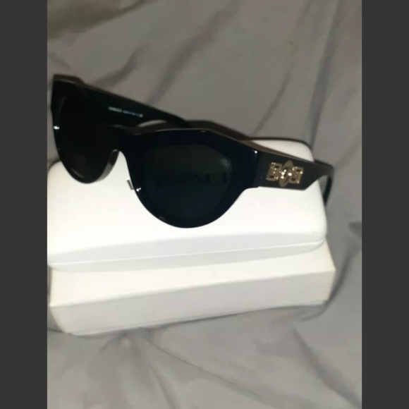 Versace (cateyes) - Picture 2 of 4